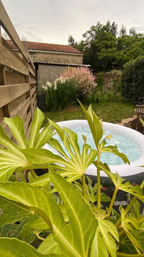 Garden, Hot Tub, Spa and wellness centre/facilities, Garden view