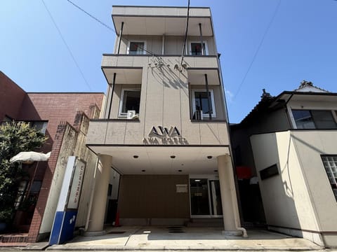 Property building, Facade/entrance, Day
