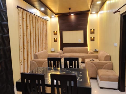 Living room, Seating area, Dinner, internet