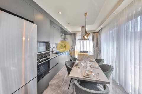 Dining area, kitchen