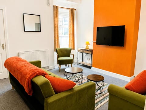 Communal lounge/ TV room, Living room, Seating area