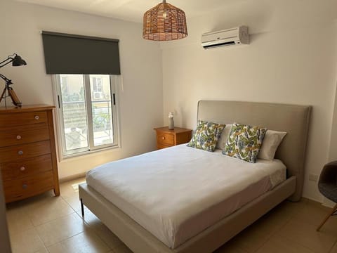 Bed, Photo of the whole room, Bedroom, air conditioner