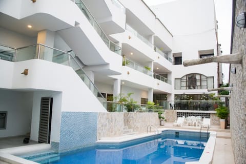 Facade/entrance, Swimming pool