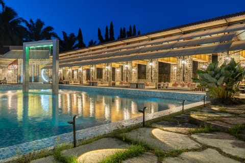 Swimming pool, Swimming pool
