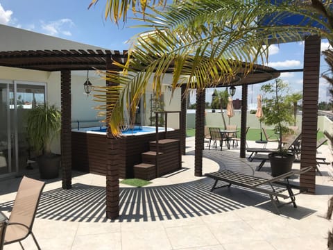 BBQ facilities, Garden, Balcony/Terrace, Lounge or bar, Swimming pool