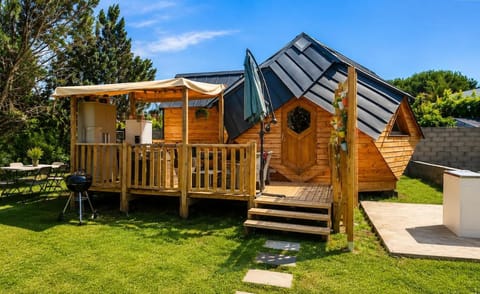 Property building, Patio, Garden, Garden view
