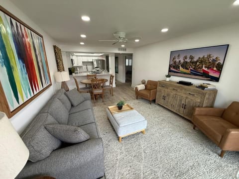 Communal lounge/ TV room, TV and multimedia, Living room, Seating area, Evening entertainment
