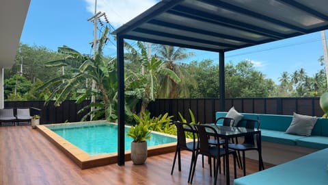 Patio, Spring, Day, Natural landscape, Garden, View (from property/room), Balcony/Terrace, Garden view, Pool view, Swimming pool, sunbed