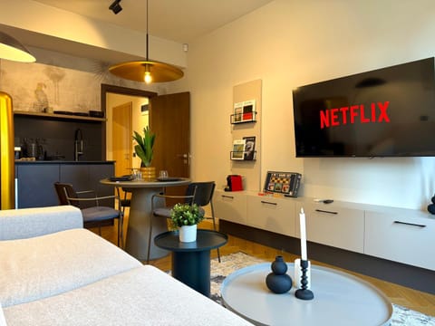 TV and multimedia, Living room, Photo of the whole room, Dining area
