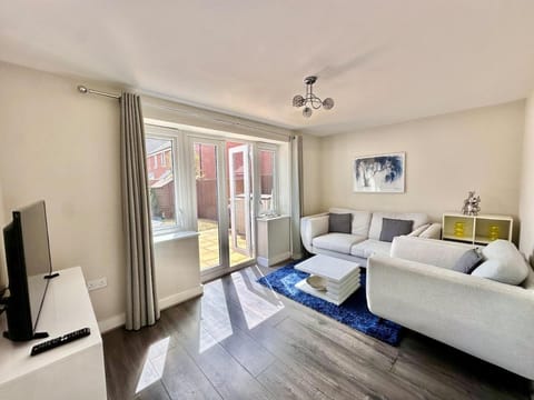 TV and multimedia, Photo of the whole room, Seating area, Evening entertainment