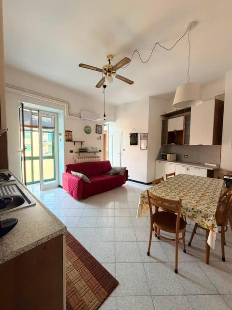 Kitchen or kitchenette, Living room, Seating area, Dining area, pet friendly, stove