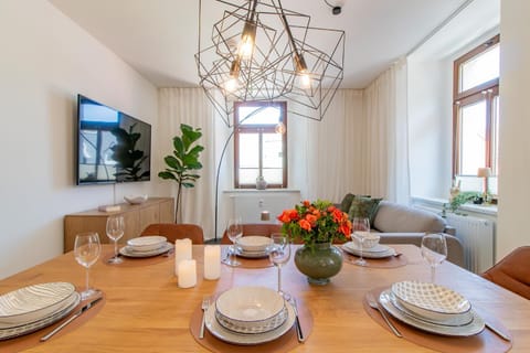 Living room, Seating area, Dining area