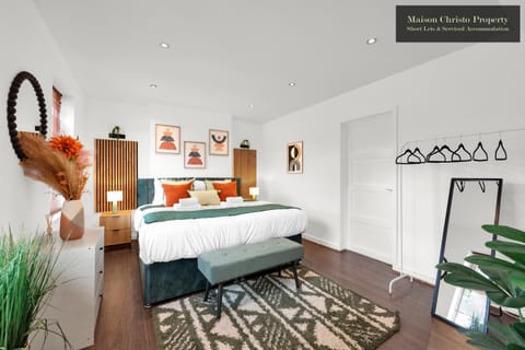 Bed, Photo of the whole room, Bedroom, towels