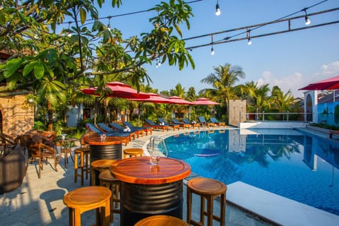 Swimming pool