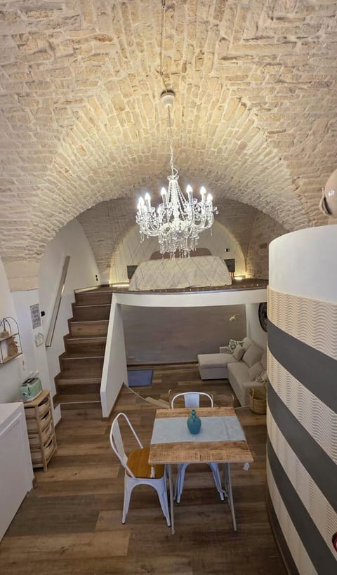 Bed, Living room, Photo of the whole room, Seating area, Dining area, Bedroom