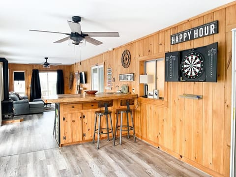 Communal lounge/ TV room, TV and multimedia, Lounge or bar, Evening entertainment, fireplace