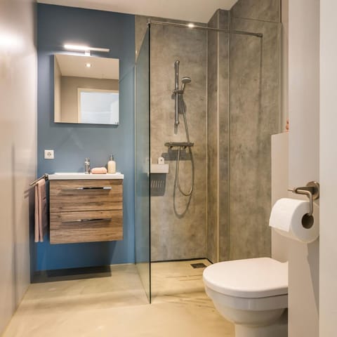 Shower, Toilet, Bathroom