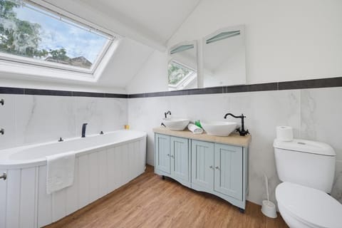 Toilet, Bathroom, Bath