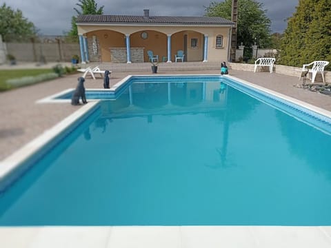 Swimming pool, Swimming pool