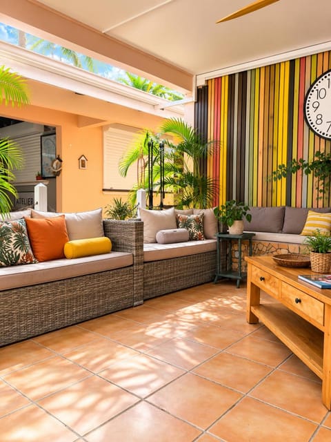 Patio, Communal lounge/ TV room, Garden, Living room, Seating area, Garden view