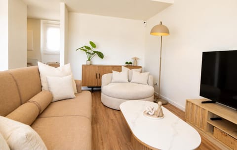 TV and multimedia, Living room, Seating area