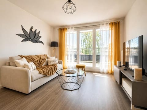 Communal lounge/ TV room, TV and multimedia, Living room