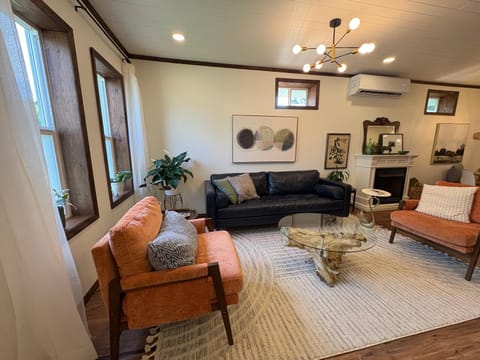Living room, Seating area, fireplace