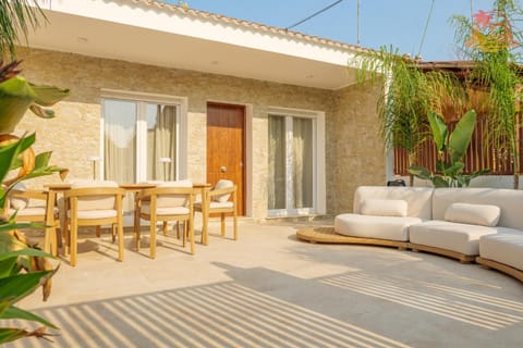 Property building, Patio, Day, View (from property/room), Balcony/Terrace, Seating area