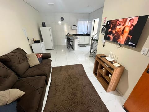 Communal lounge/ TV room, TV and multimedia, Kitchen or kitchenette, Living room, Seating area, minibar, oven, pet friendly