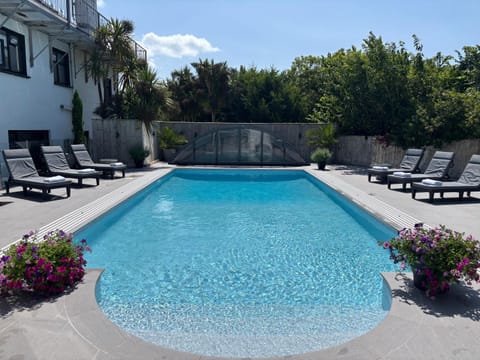 Patio, Balcony/Terrace, Swimming pool, sunbed