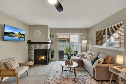 Day, TV and multimedia, View (from property/room), Balcony/Terrace, Living room, fireplace, furniture