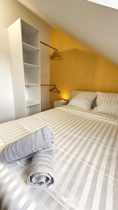 Bed, Photo of the whole room, Bedroom, towels, wardrobe