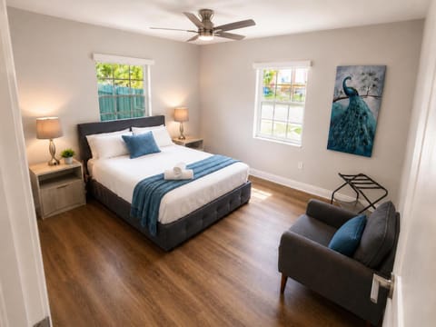 Bed, Photo of the whole room, Bedroom