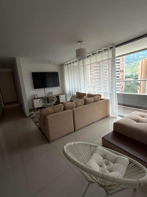 Communal lounge/ TV room, TV and multimedia, Seating area