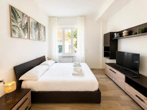 Communal lounge/ TV room, Bed, Bedroom, towels