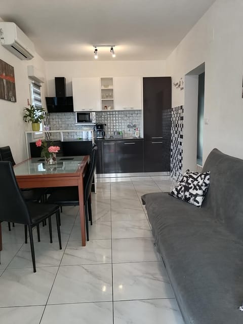 Dining area, Communal kitchen