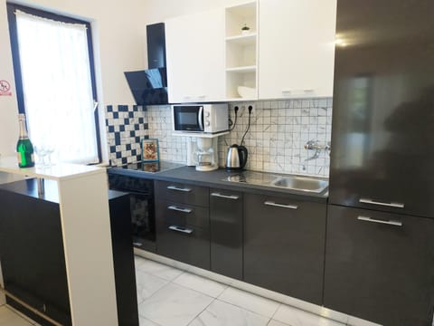 Coffee/tea facilities, Kitchen or kitchenette