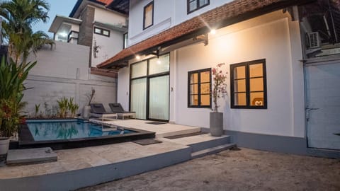 Property building, Patio, Pool view, Swimming pool, sunbed
