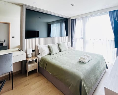 Bed, Bedroom, towels