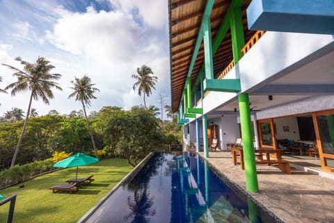 Property building, Day, Garden view, Swimming pool, Swimming pool, sunbed