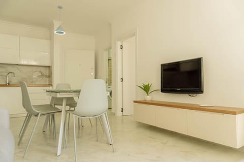 Communal lounge/ TV room, Kitchen or kitchenette, Dining area