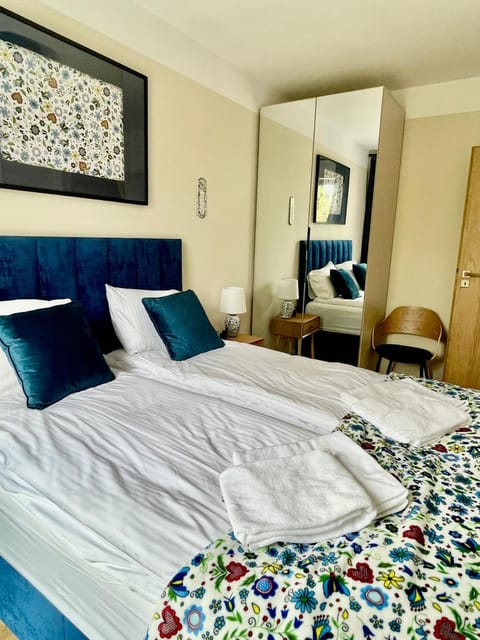 Bed, Living room, Photo of the whole room, Seating area, Bedroom, wardrobe
