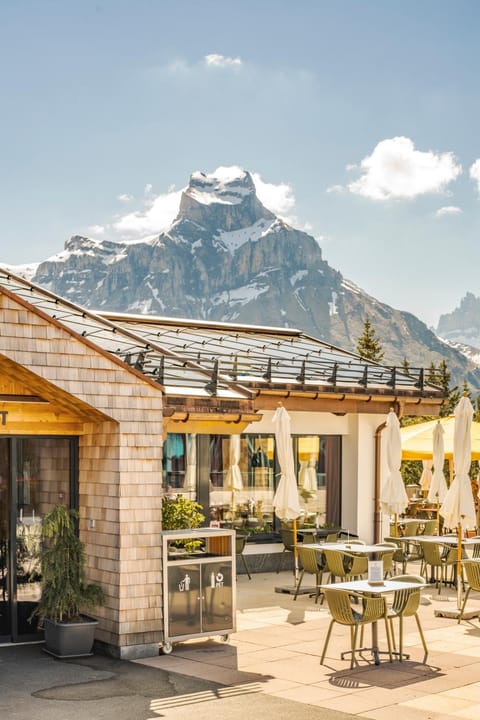 Restaurant/places to eat, Balcony/Terrace