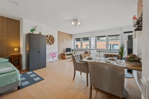 Bed, Living room, Photo of the whole room, Dining area, wardrobe