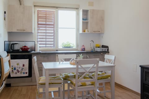 Other, Dining area, oven, kitchen