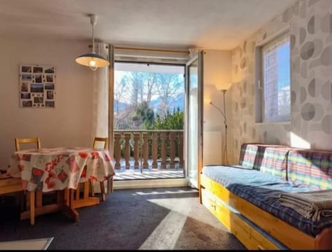Bed, Living room