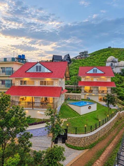 Property building, Spring, Day, Natural landscape, Garden, Garden view, Mountain view, Pool view, Swimming pool