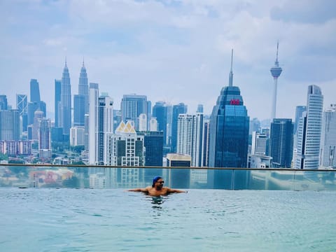 Nearby landmark, Day, Natural landscape, City view, Lake view, Pool view, River view, Swimming pool, Swimming pool, group of guests