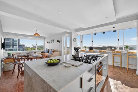 Day, View (from property/room), Kitchen or kitchenette, Living room, Seating area, Dining area