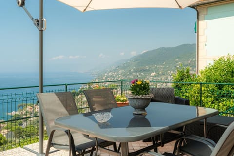 Dining area, Garden view, Sea view